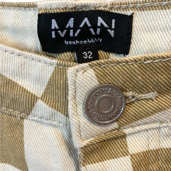 Man Boohoo Relaxed Fit Checked Print Denim Shorts Ochre and White Size 32 - Picture 2 of 5